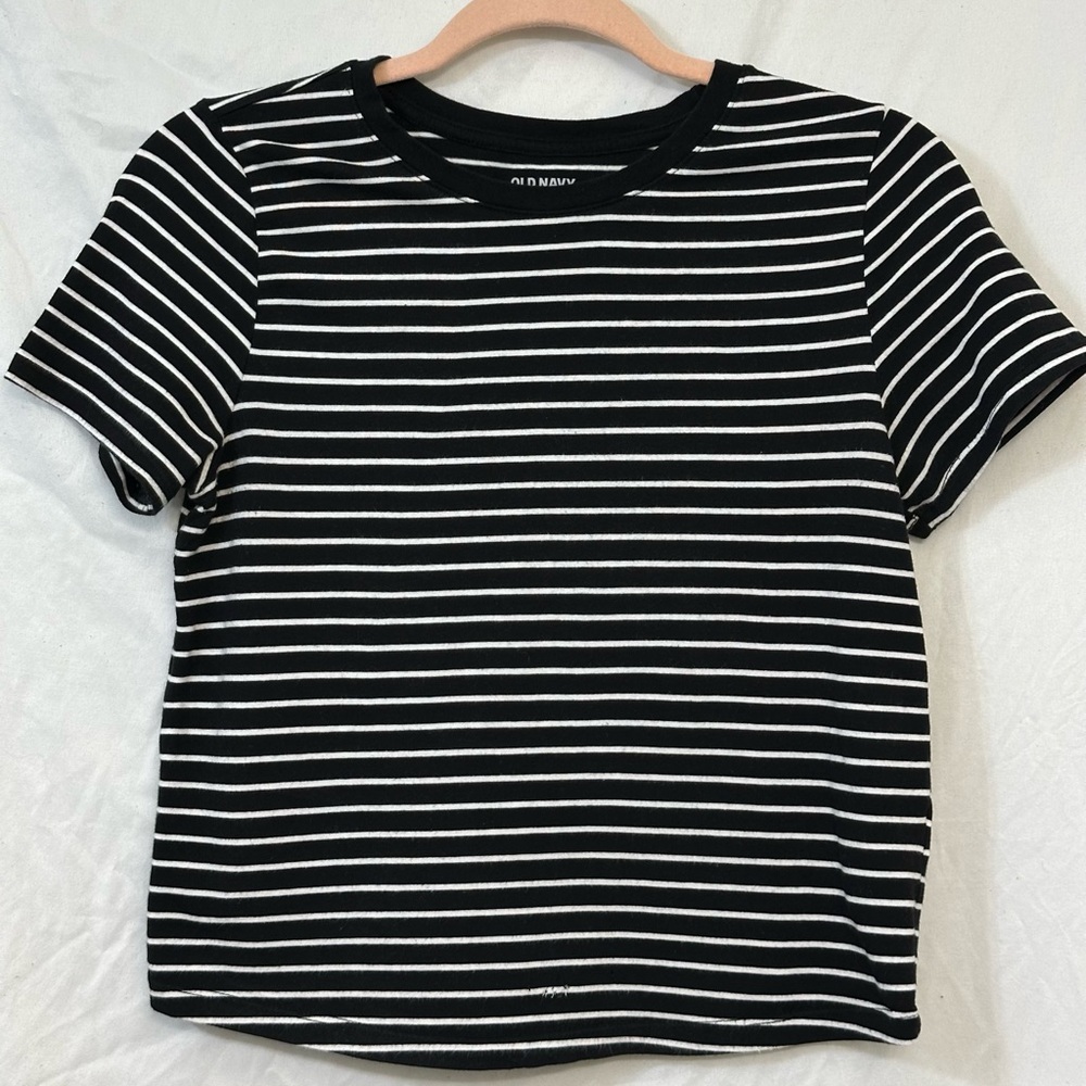 Old Navy Women's Black and White Striped Tee